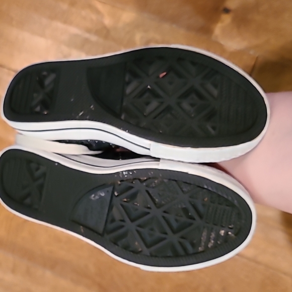 Girls Converse - Picture 2 of 5